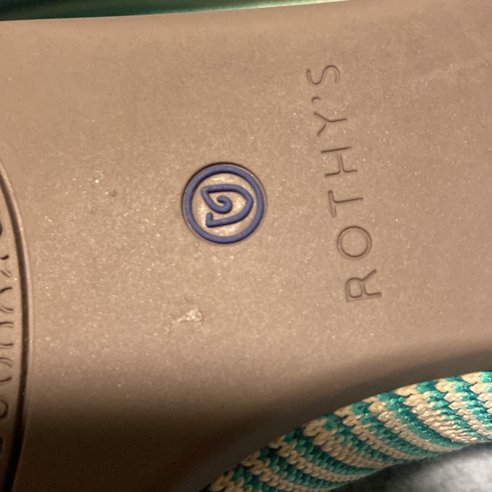 Rothy’s size 8w green and cream used but as you can see in like new condition - Picture 11 of 17